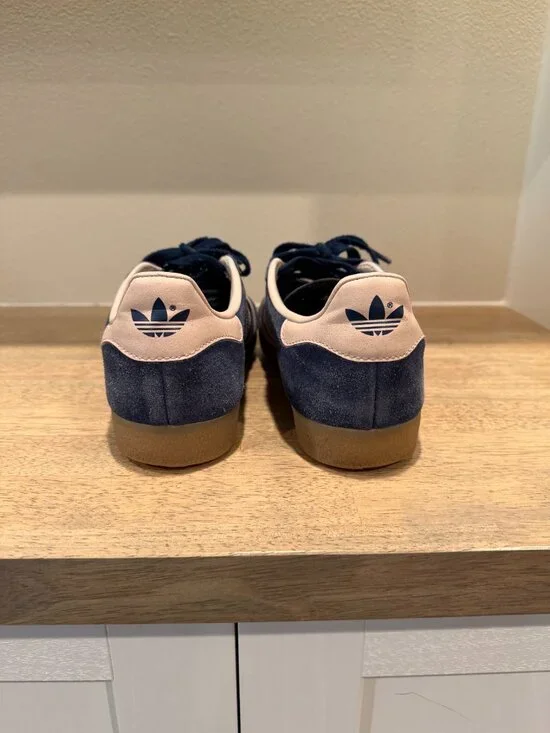 adidas Gazelle Navy Blue & Cream Sneakers Mens 8 / Womens 9.5 - Picture 4 of 8